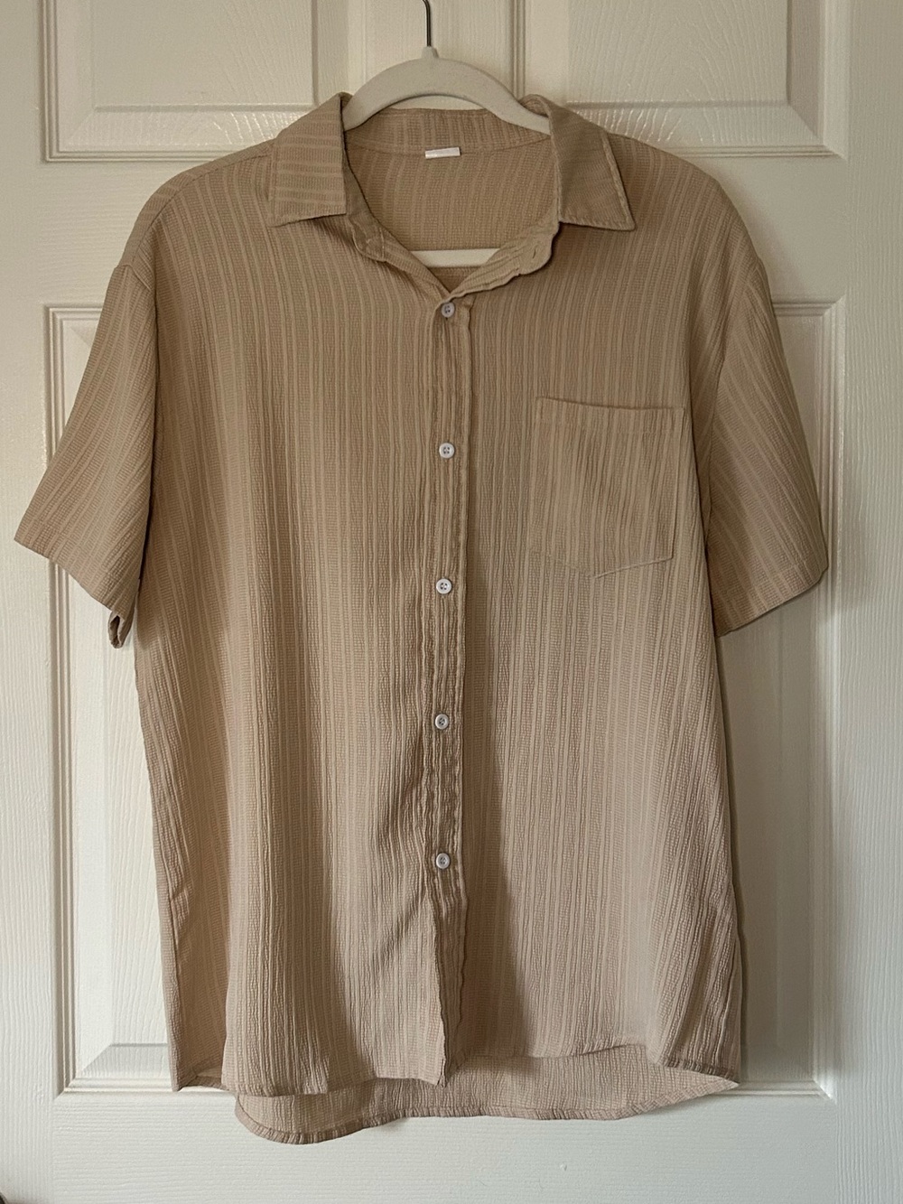 🌸 Light Beige Short Sleeve Button Up Shirt Relaxed Fit Pocket Top Size Medium